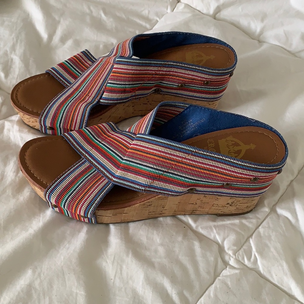 Adorable stretch wedges